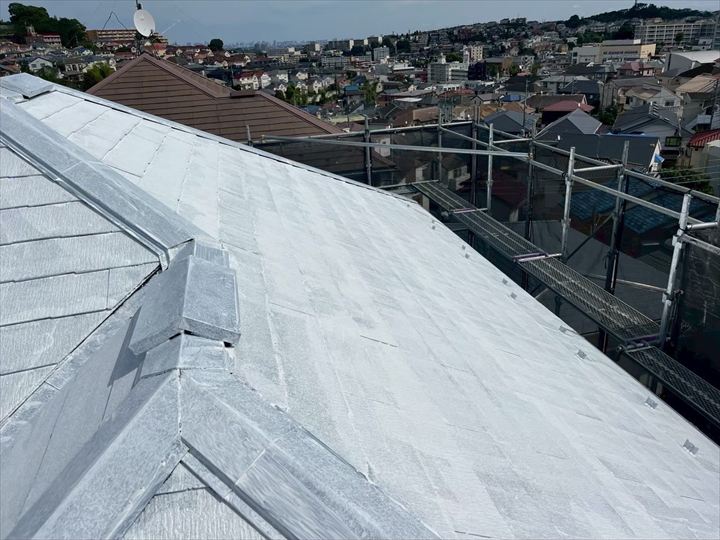 下塗り：専用シーラーで吸い込みを防止